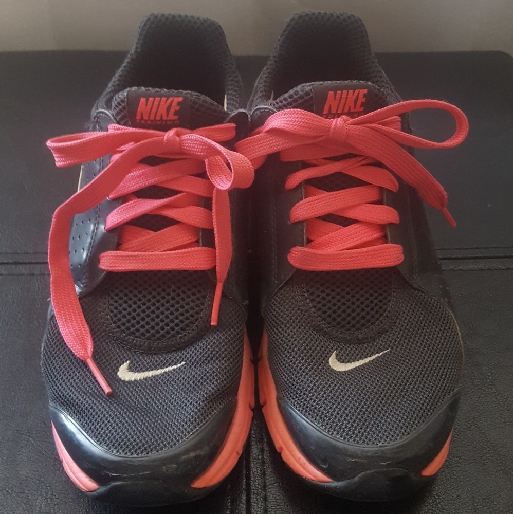 NIKE Size 7 Black and Pink Athletic Shoes